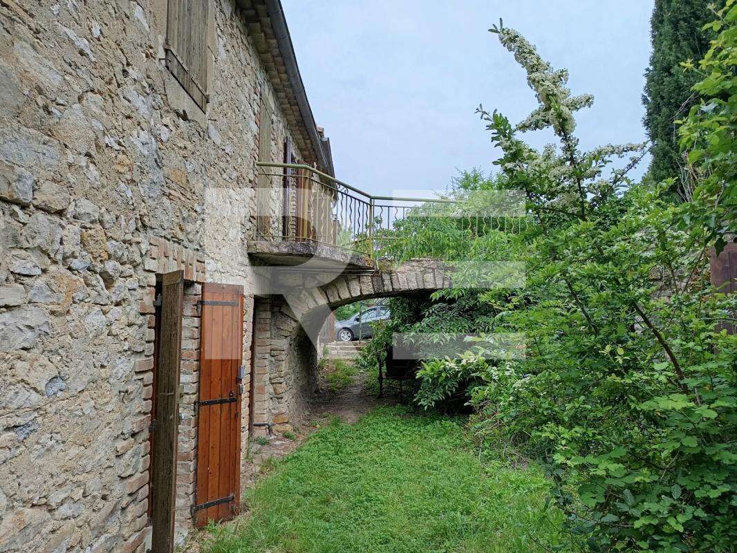 Maison à CRUVIERS-LASCOURS