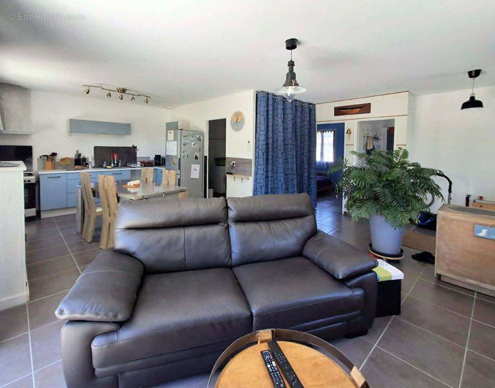 Maison de plain-pied récente 2020 avec jardin sans vis-à-vis, dépendance, carport et possibilité d'extension - photo 3