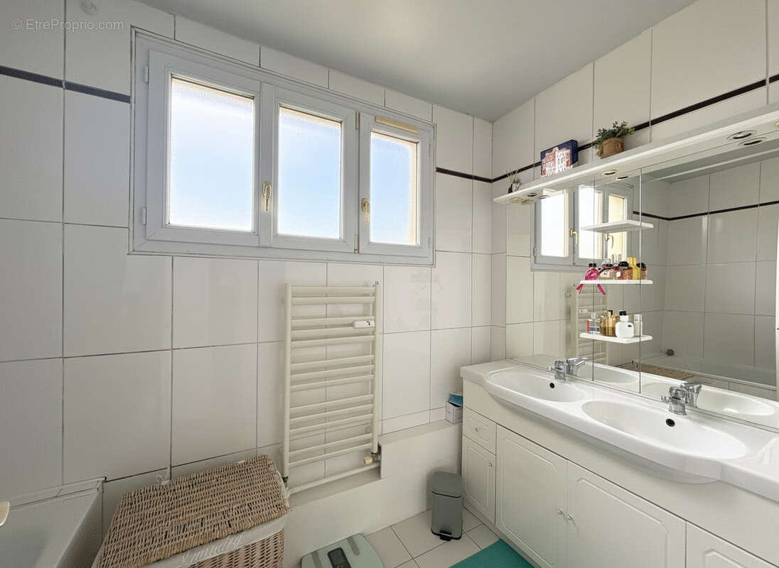 Appartement à SAINT-MAUR-DES-FOSSES