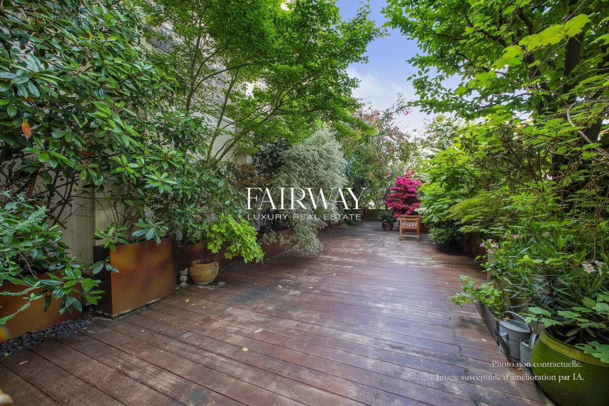 Appartement à PARIS-8E
