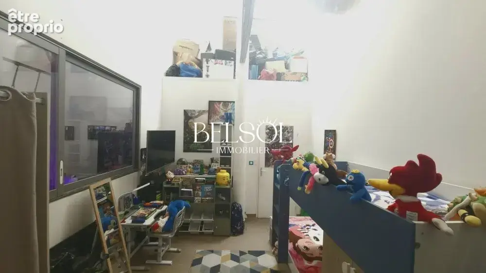 chambre avec hauteur ; pouvant être aménager