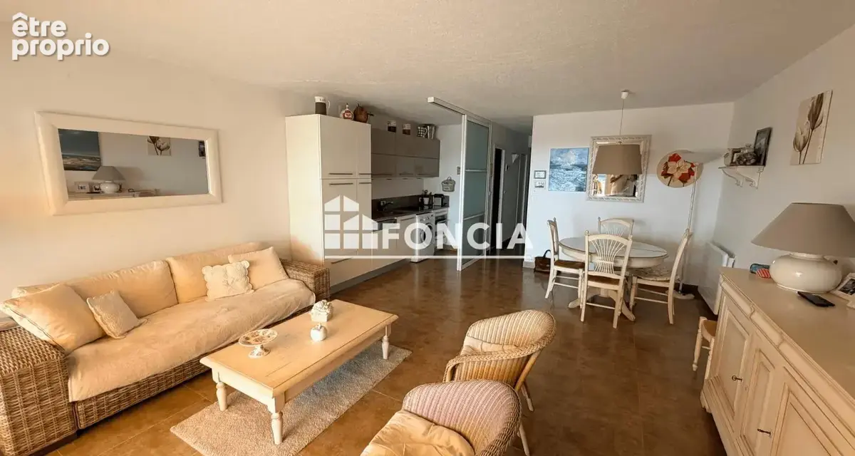 Appartement t2 bis face mer avec petite plage privative - superbe sejour - stationnement extérieur - photo 3