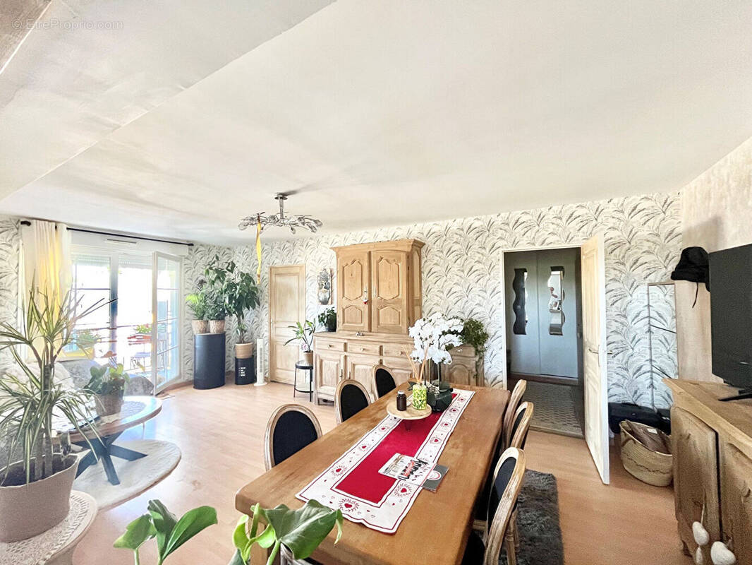 Appartement Demouville 3 pièce(s) 59.46 m2 - vendu libre - terrasse loggia - garage fermé - photo 1