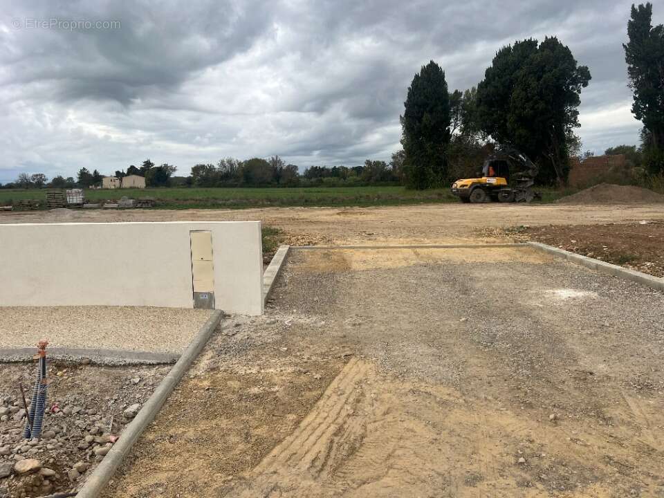 Terrain 410 m² à La Fare-Les-Oliviers  - photo 3