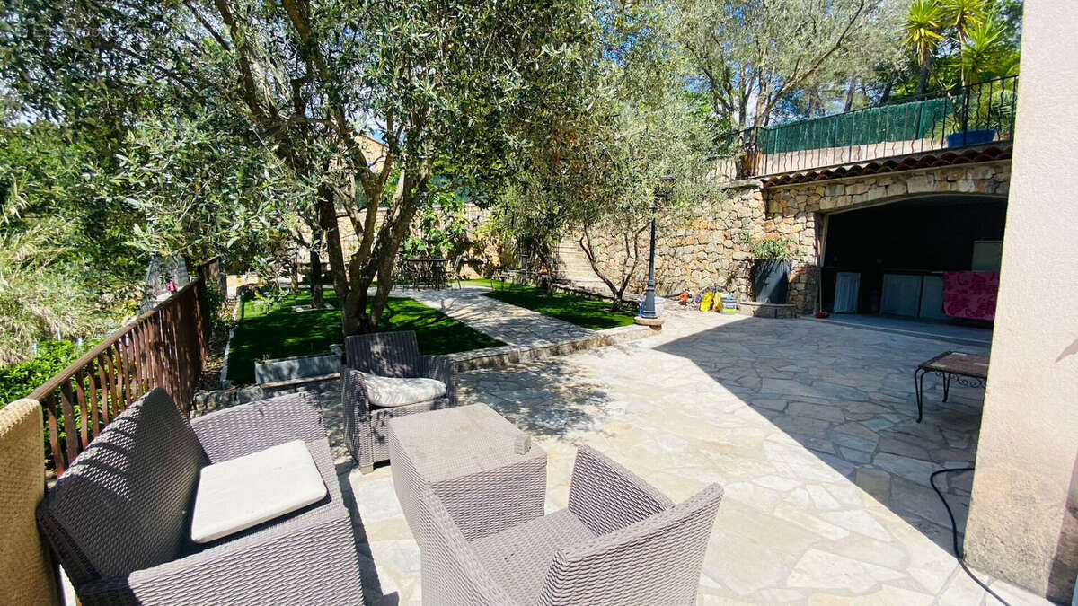 Maison à TOURRETTES