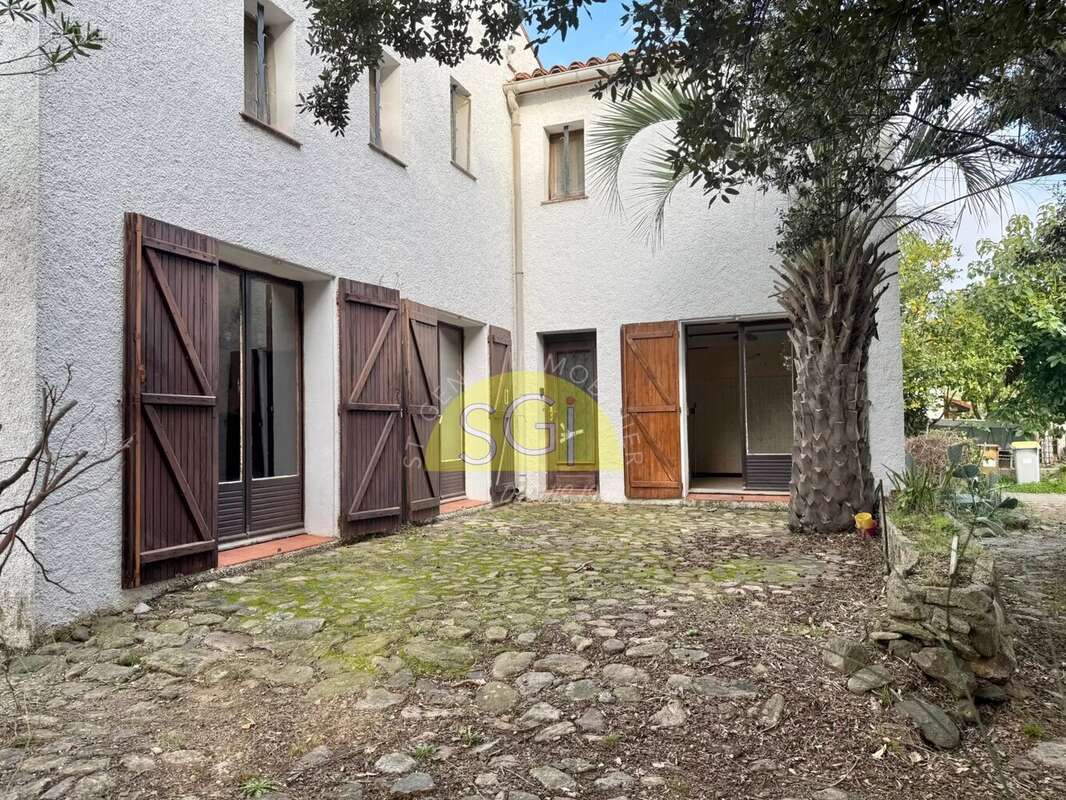 Maison à VILLELONGUE-DELS-MONTS