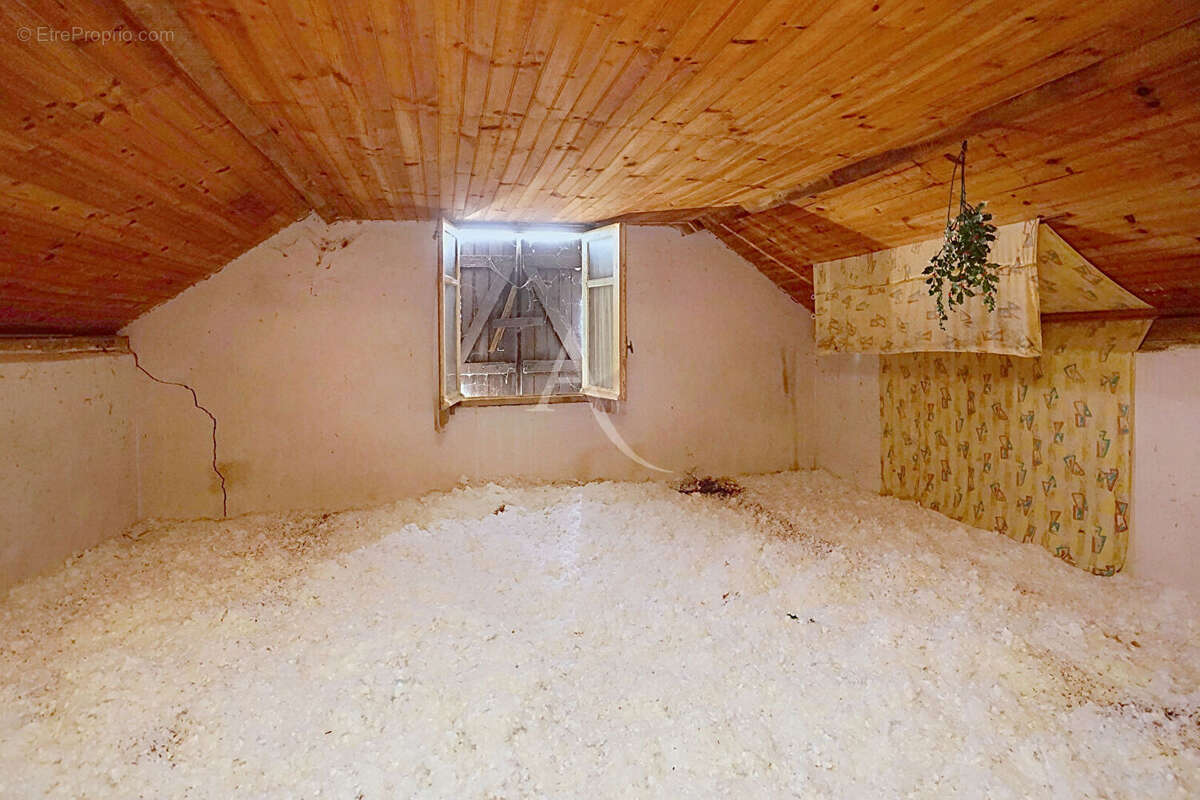Claracq - Maison 3 pièce(s) 90 m2 à rénover avec grenier, grange et hangar - photo 7