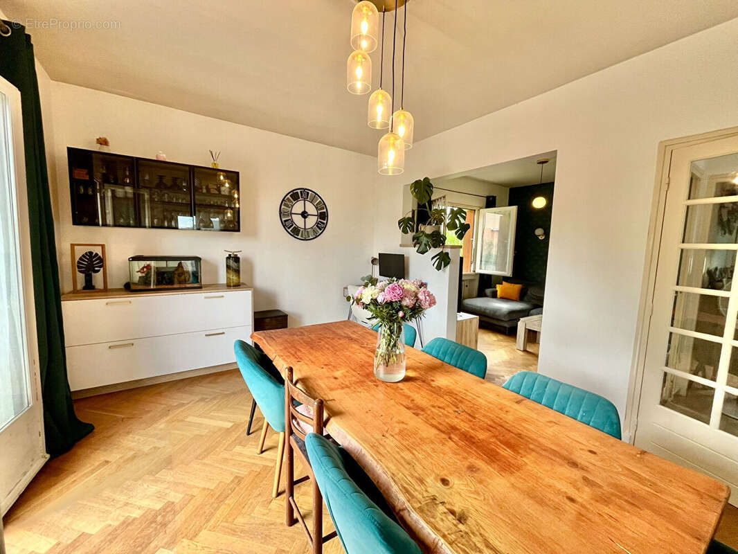 Maison à NIVOLAS-VERMELLE