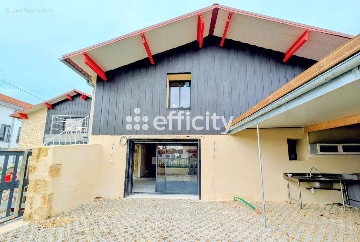 Maison à VENDAYS-MONTALIVET