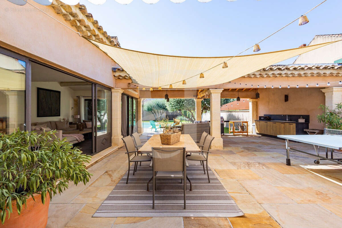 Maison à L'ISLE-SUR-LA-SORGUE