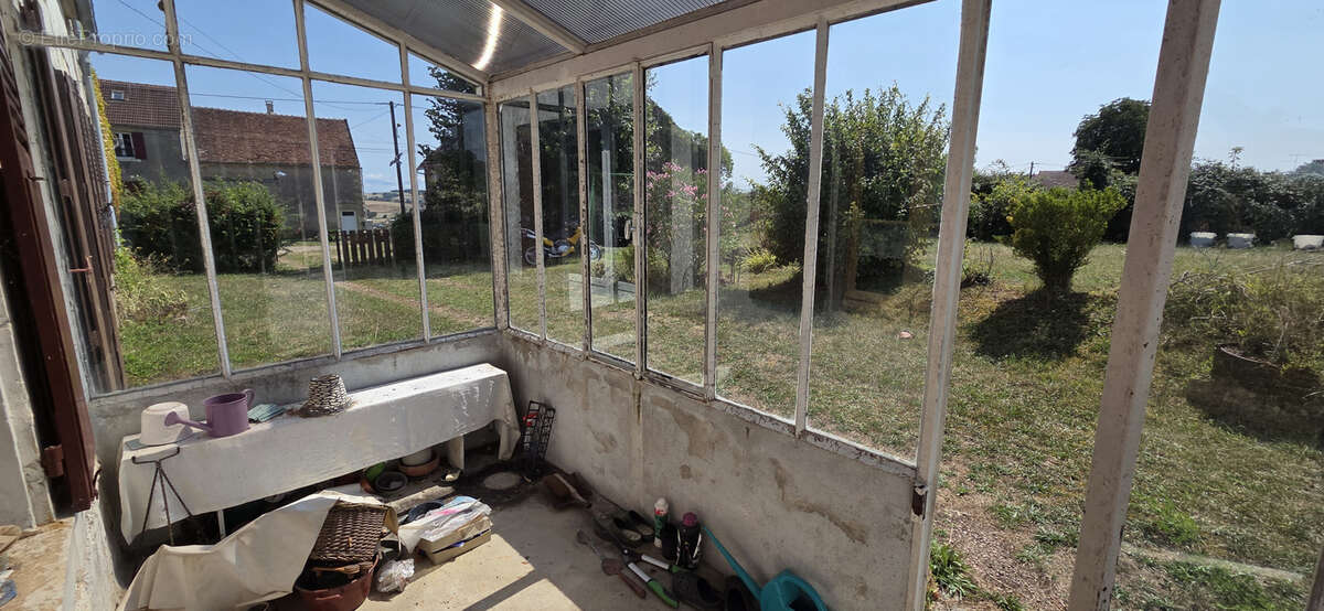Ancienne ferme avec nombreuses dépendances et plus de 3 000 m2 de terrain - photo 2