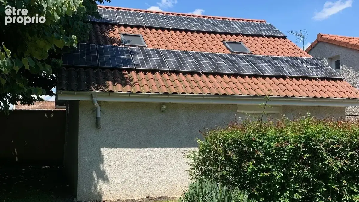 À VENDRE - Maison d'architecte avec piscine, dépendance aménagée et grange sur terrain arboré à 5 minutes de Vichy - photo 24