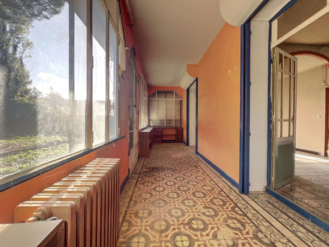 Maison bourgeoise des années 30 à Prades, sur parc - photo 9
