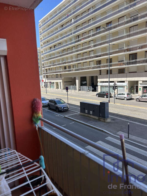 Appartement 55 m² à Saint-Etienne  - photo 3
