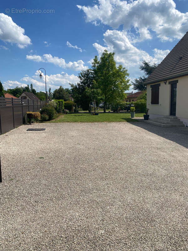 Maison à HOUDAN