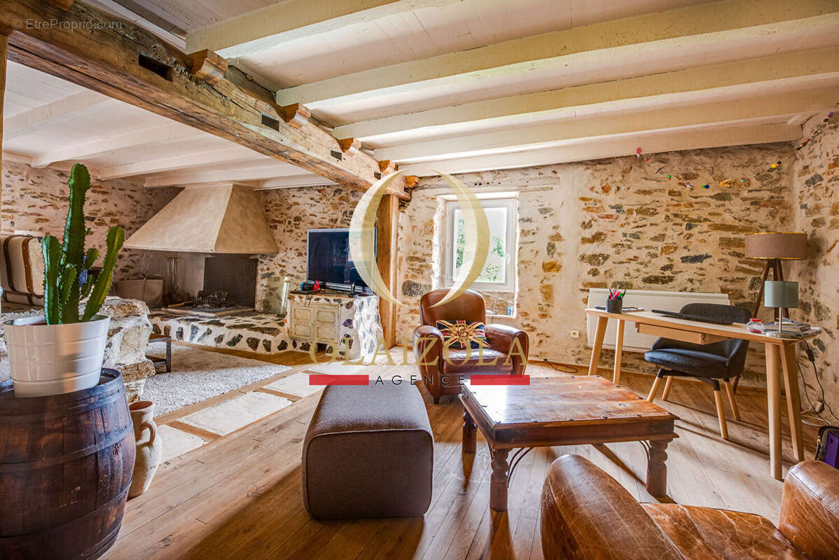 LOUHOSSOA - Ferme basque rénovée avec piscine, 4 hectares et vue montagne - photo 11