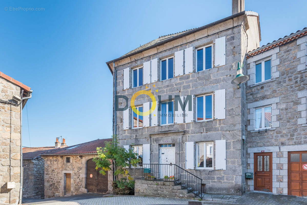 Maison en pierre 215m2 avec dépendances - photo 1