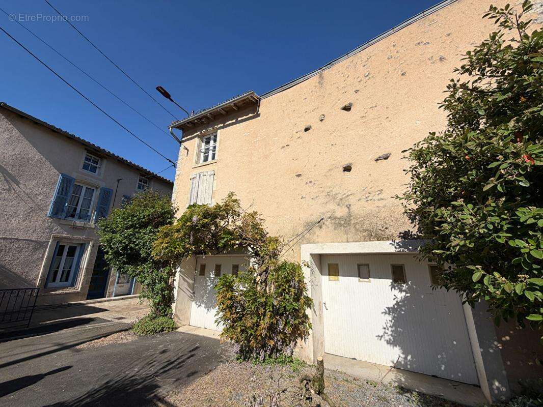Maison à LA MOTHE-SAINT-HERAY