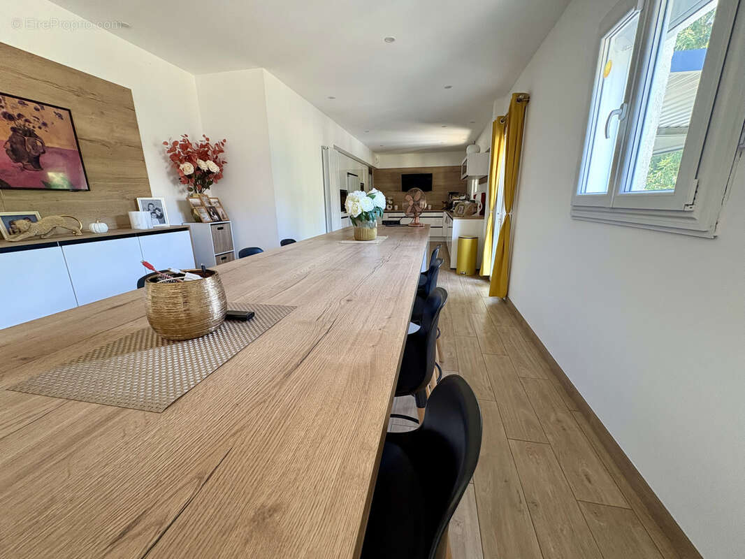 Maison à Saint-Sauveur-sur-École, 168m2, 5 chambres, terrain de 1260m2 constructible, sous-sol total - photo 8