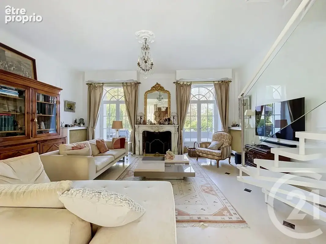 Maison 8 pièces 310 m² à vendre à Moissy-Cramayel (77550) - photo 2