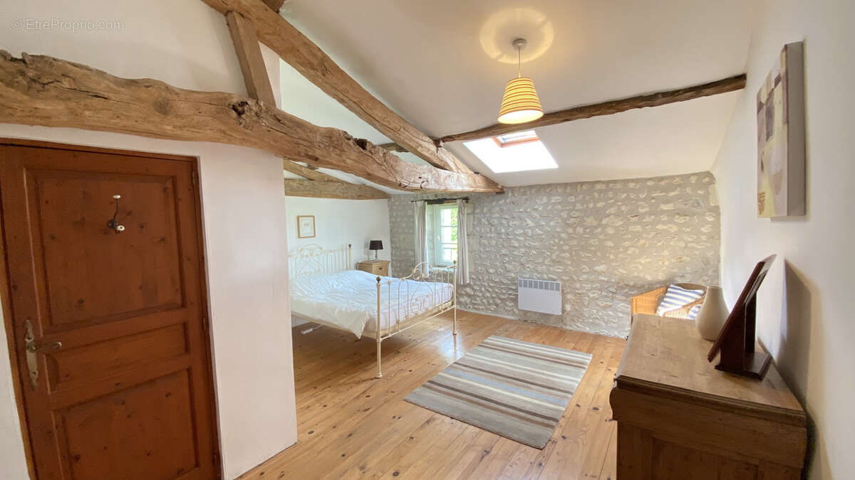 Maison à MORTAGNE-SUR-GIRONDE