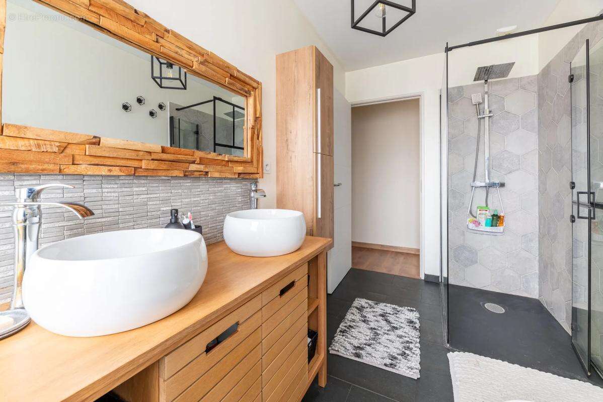 Maison à BOUGUENAIS