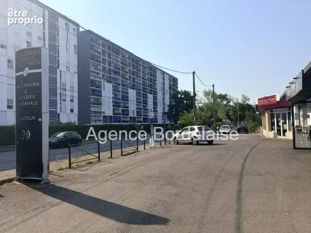 235 m² à Merignac  - photo 2
