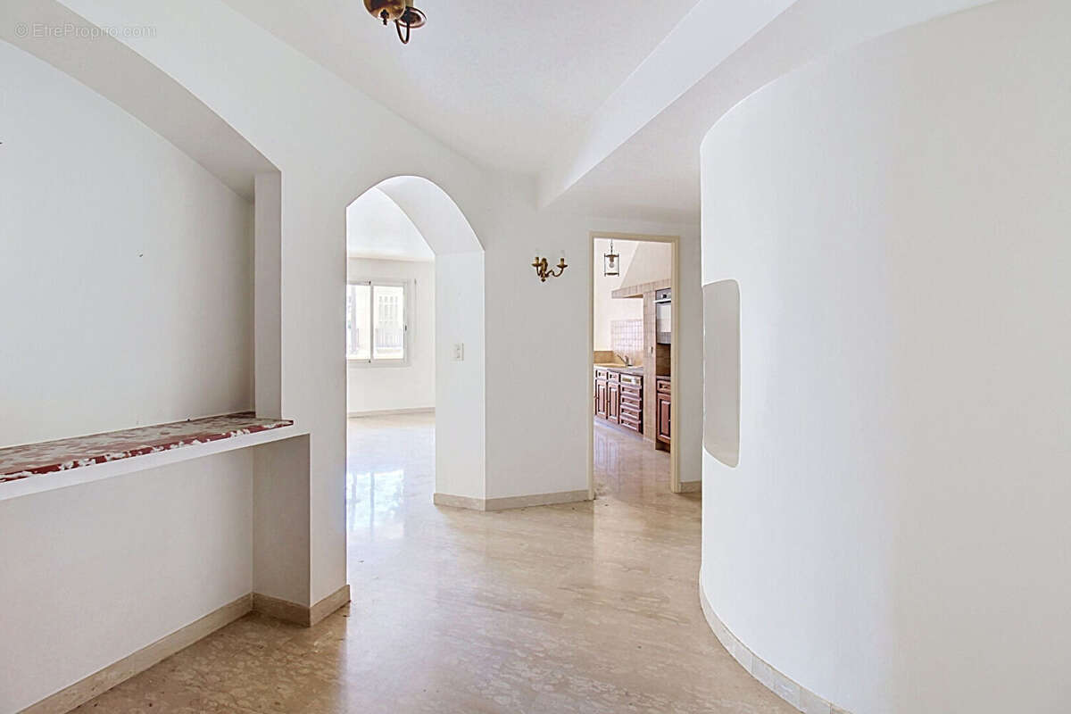 A VENDRE DRAGUIGNAN Appartement 2 chambres 127 m² avec garage et ascenseur - photo 6