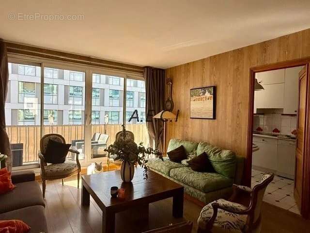 Appartement à COURBEVOIE