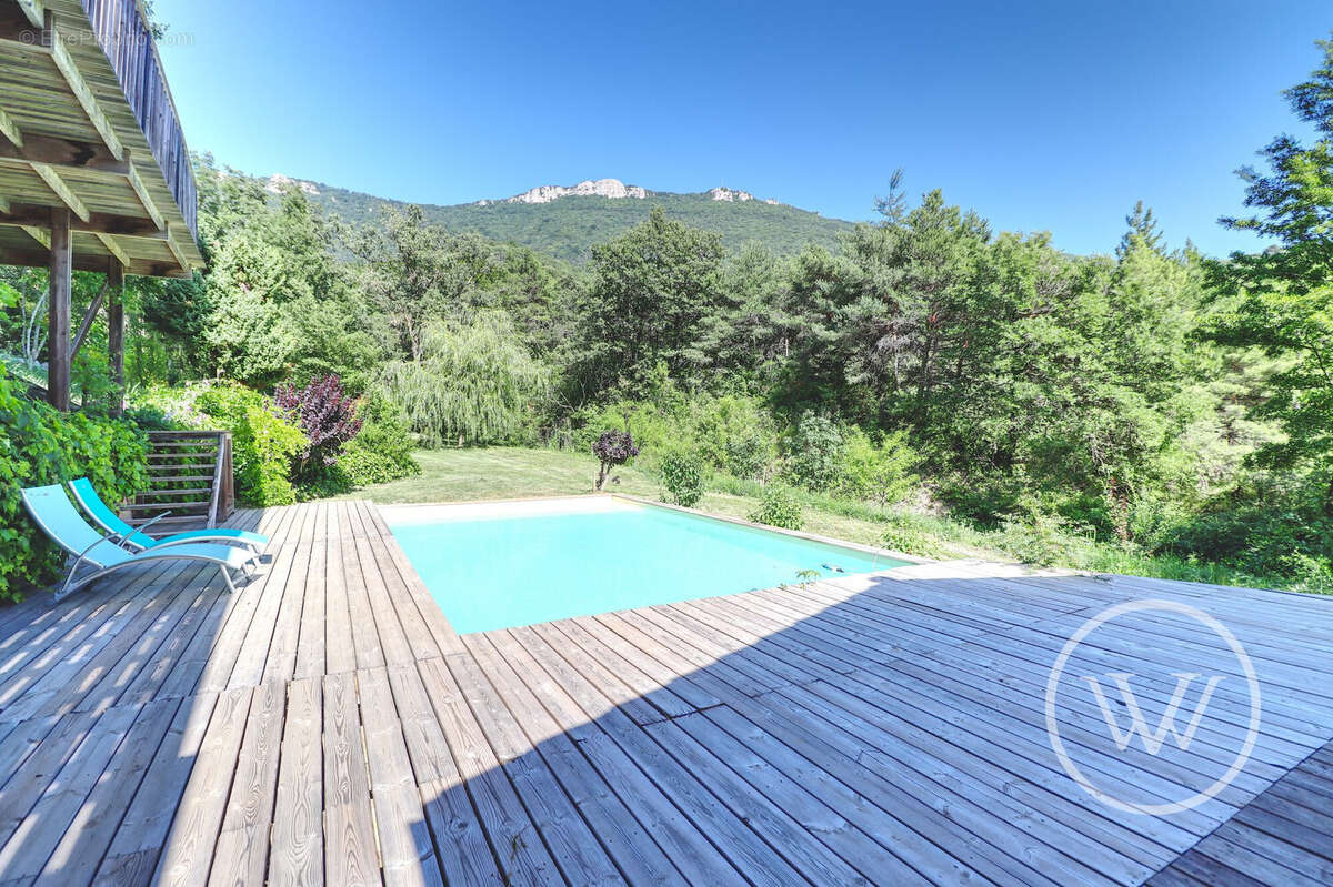 Maison 237 m² à La Baume-Cornillane  - photo 4