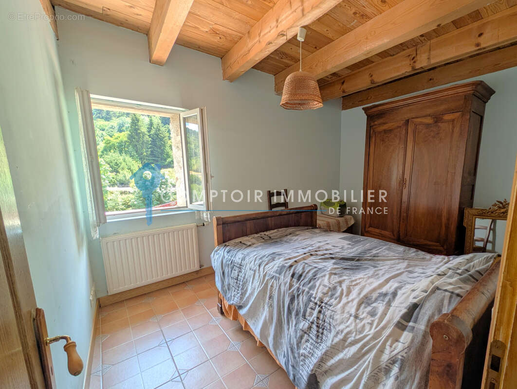 Dépt. 07 - A VENDRE AU CROS DE GERORAND - Grande maison rénovée de 250 m2 -Parcelle de 1.020 m2 - photo 8