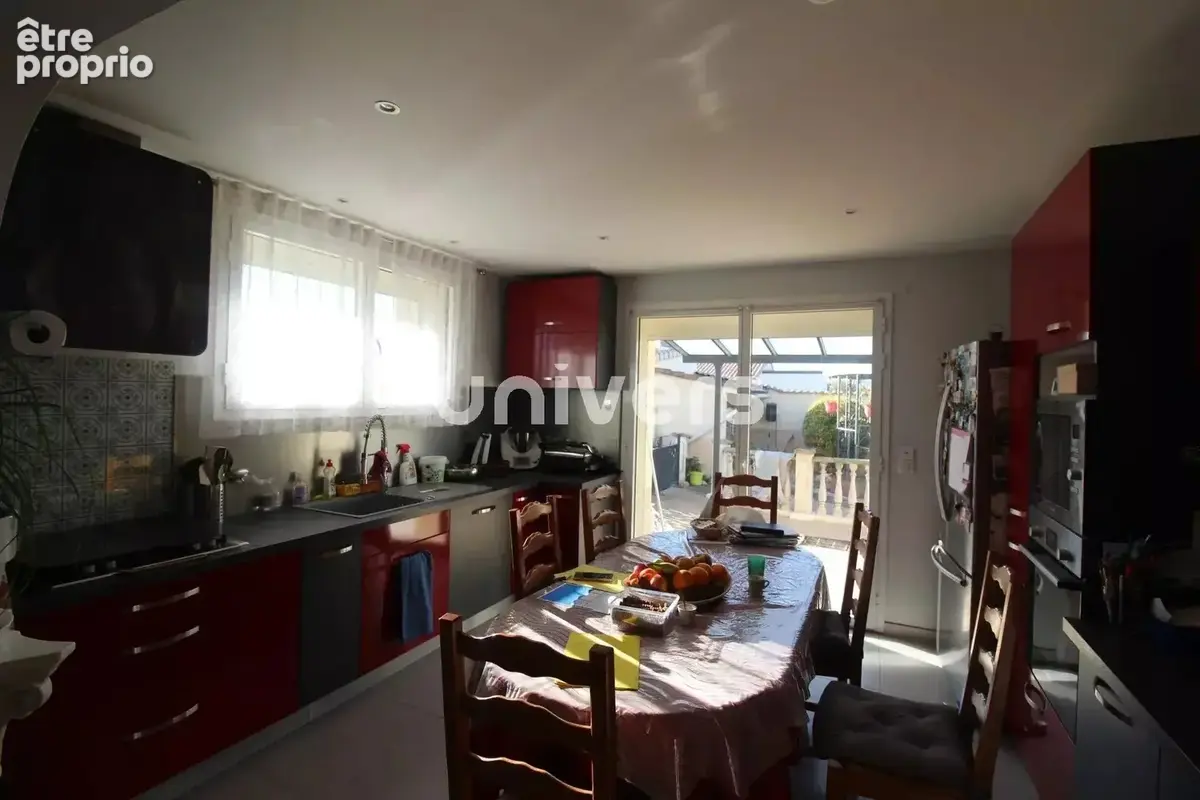 CHABEUIL – Grande maison familiale, piscine, terrain de 5000 m² et fort potentiel - photo 4