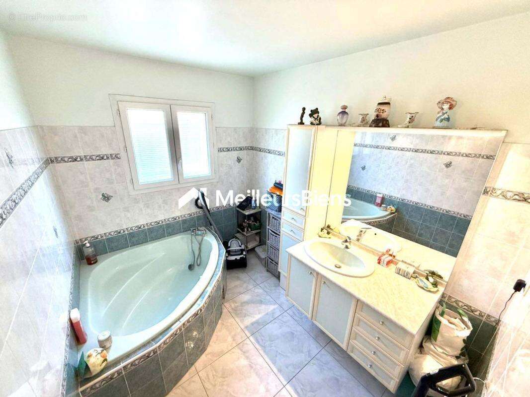 Maison à SAINT-ESTEVE