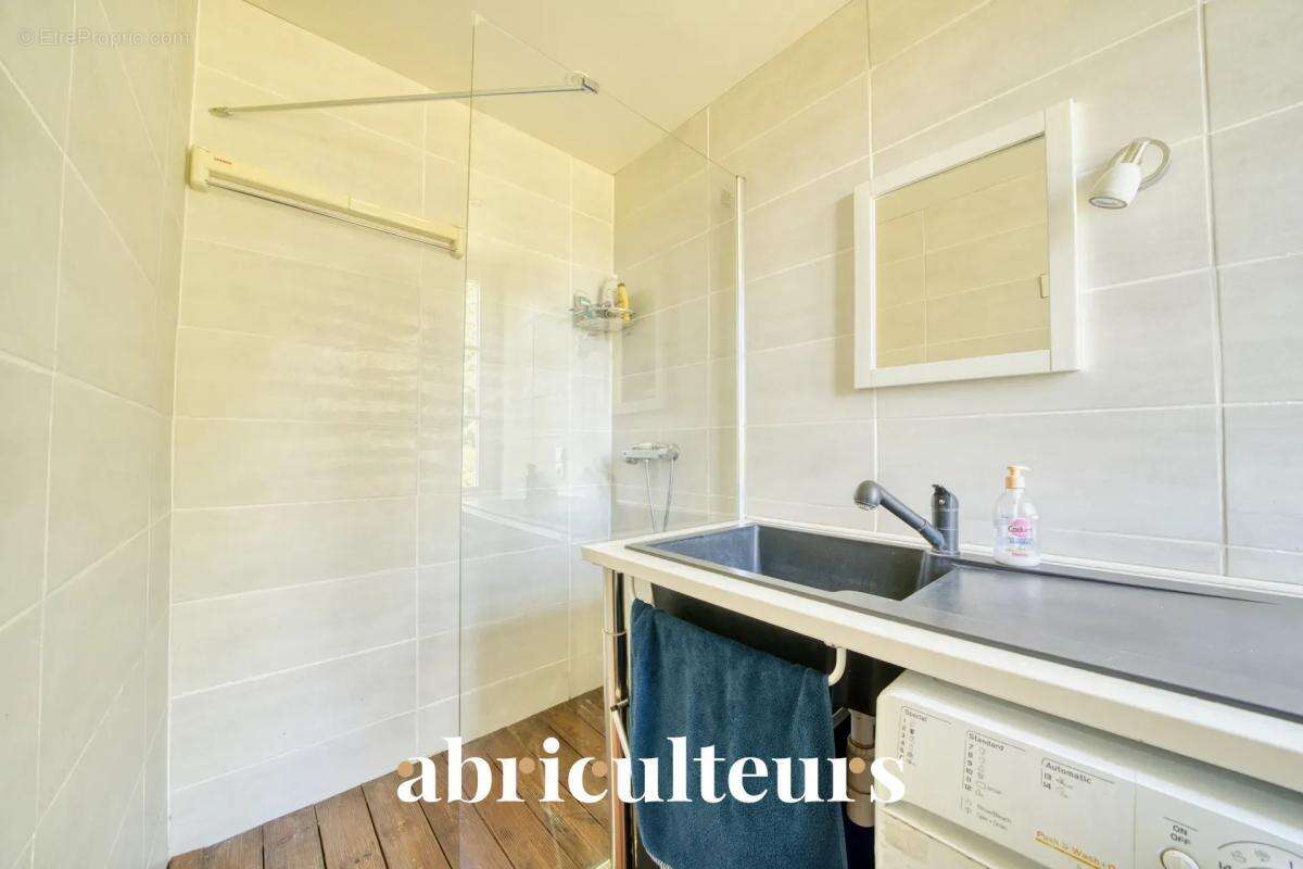 Demeure de 270 m² avec piscine à la vente à Saint-Laurent-de-Cognac (16100) - photo 12