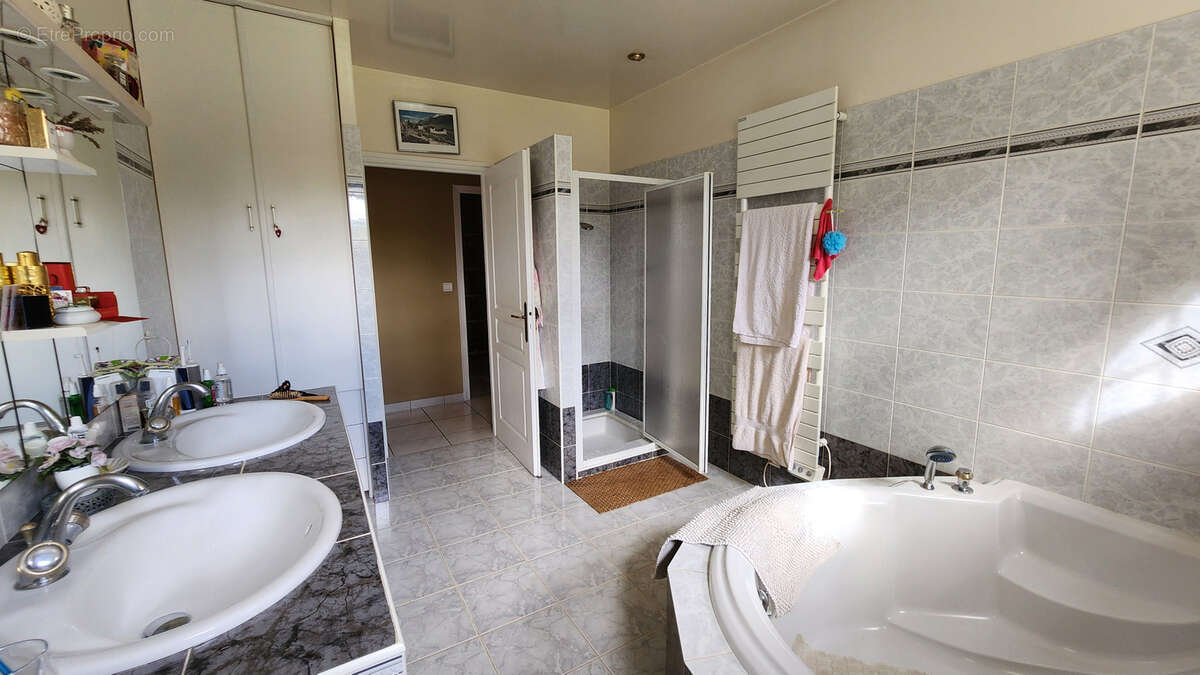 Maison à FOURQUES-SUR-GARONNE