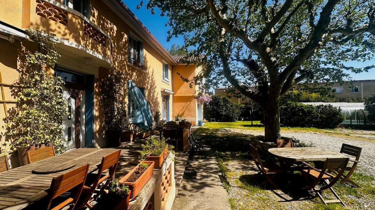 Maison à VIOLES