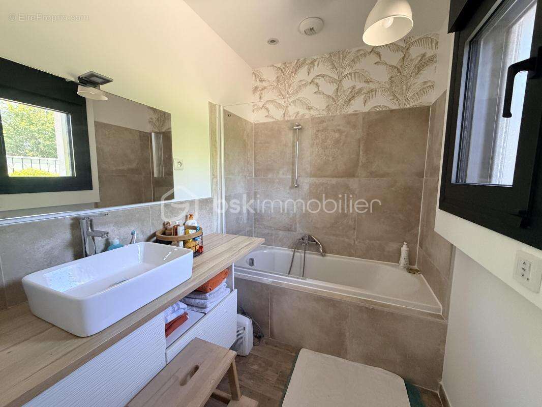 Sublime maison sur 3 niveaux, 4 chambres, une piscine et de très beaux matériaux - photo 24