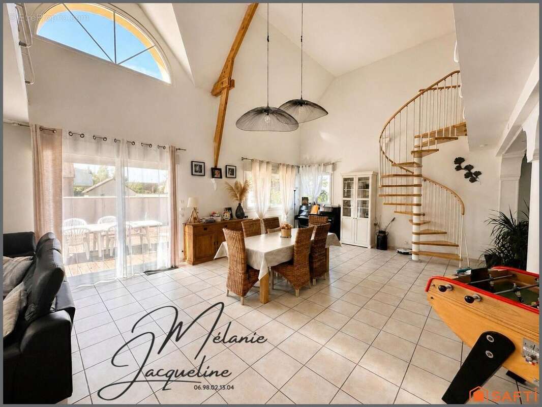 Maison 232 m² à Emieville  - photo 2