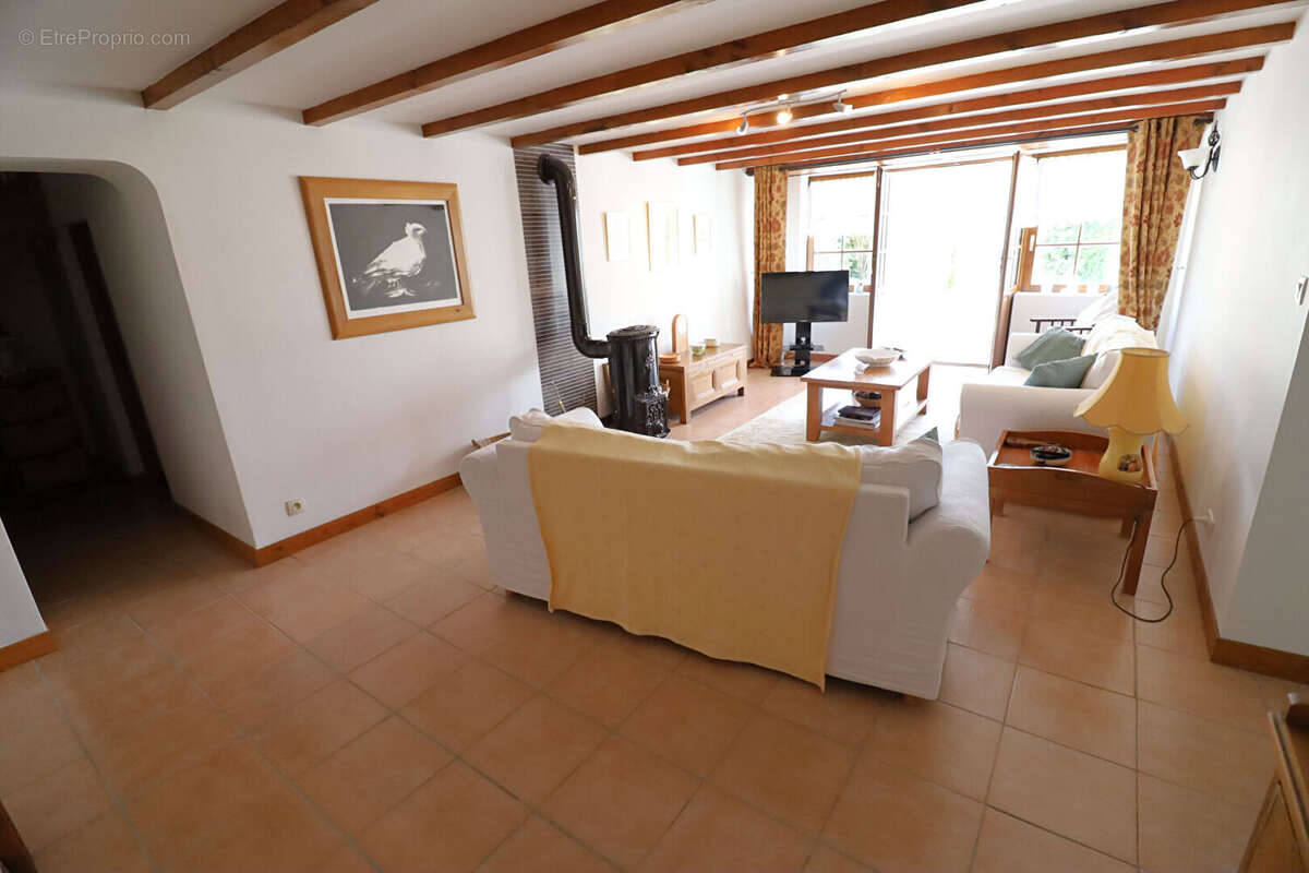 Maison de village rénovée  3 chambres avec salle d'eau privative  Village recherché - photo 2