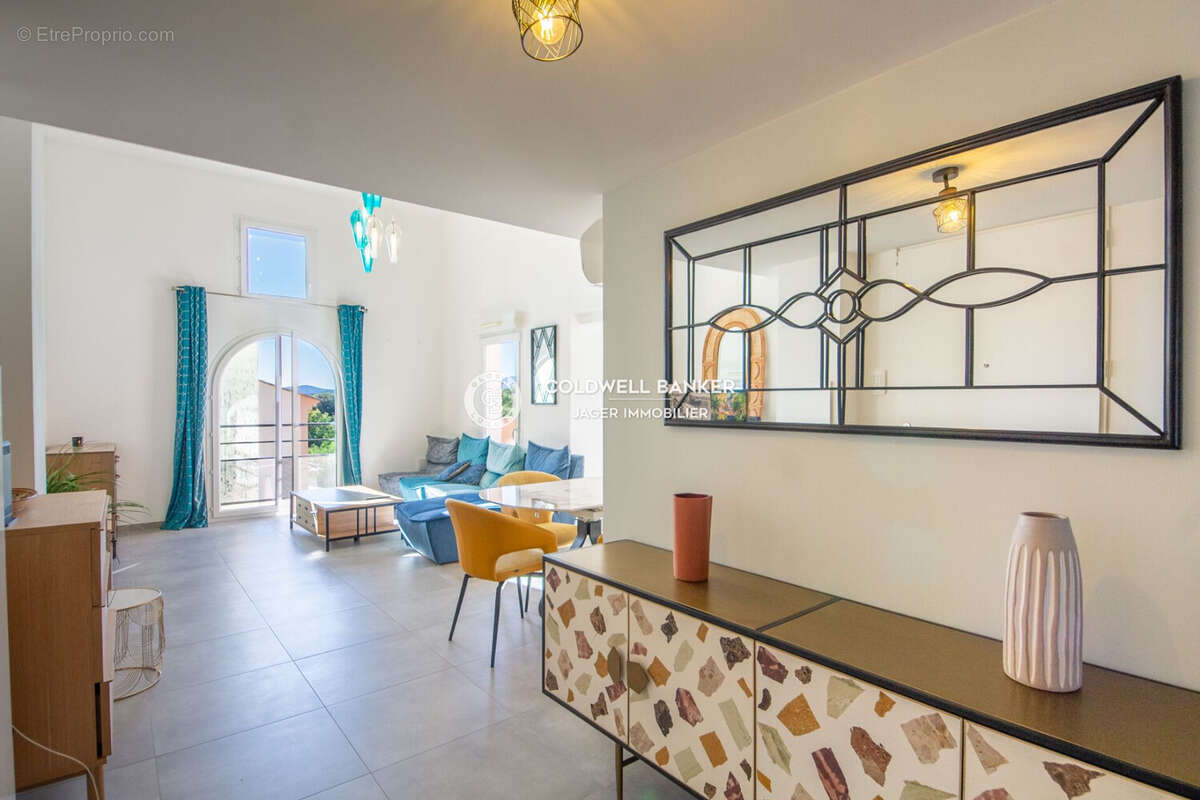 Appartement à GRIMAUD