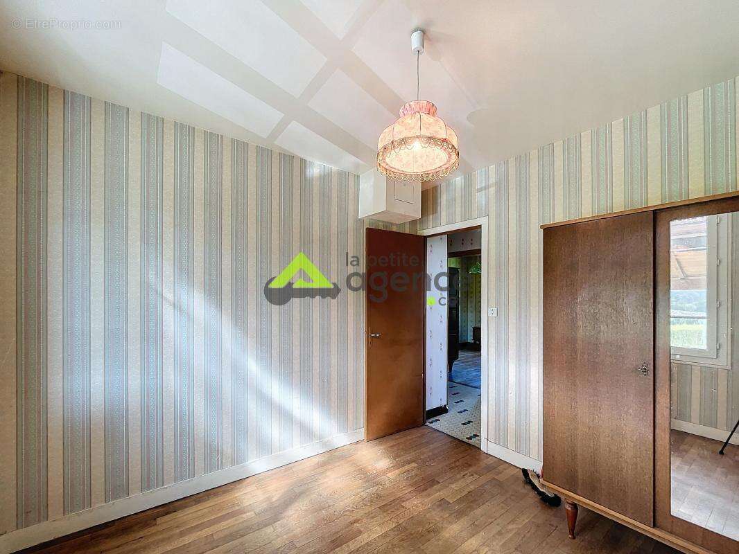 Maison à SAINT-PRIEST-LA-PLAINE