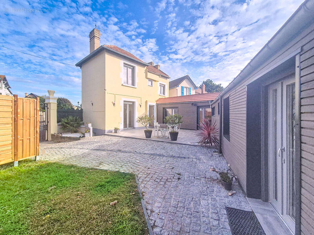 Maison à LUC-SUR-MER