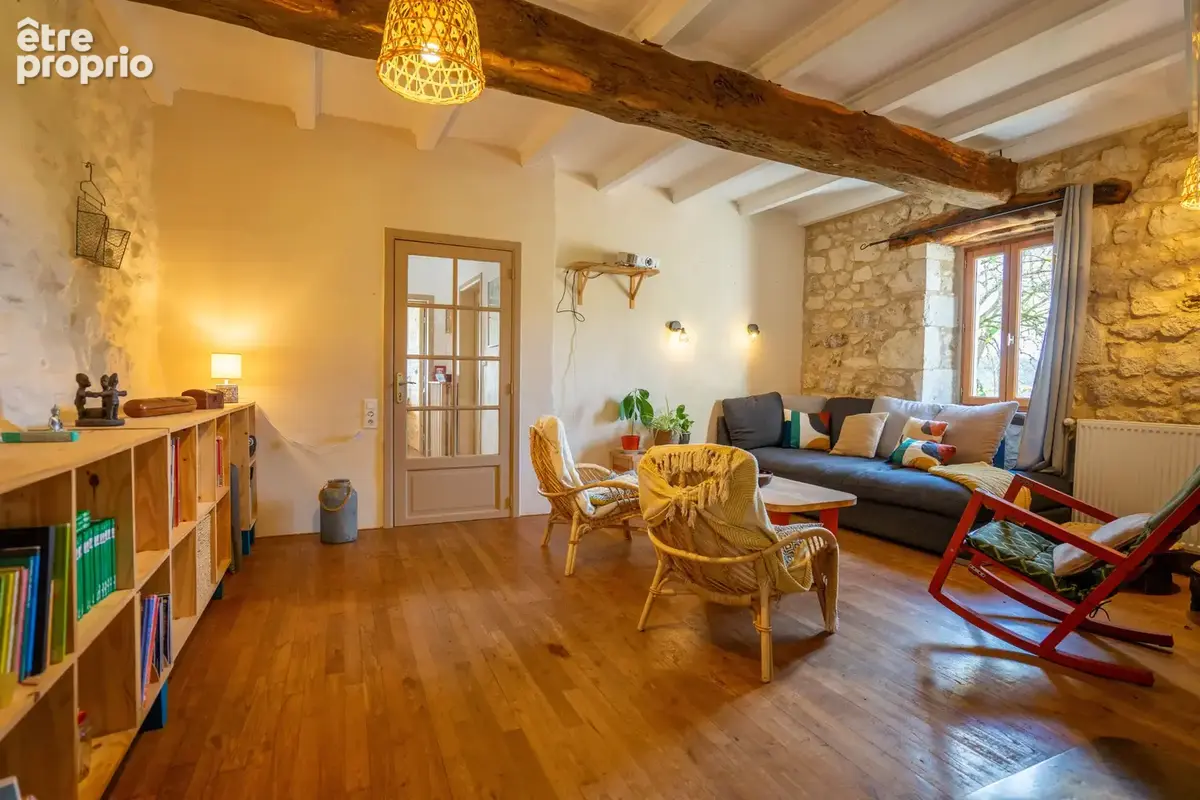 Maison en pierre avec chalet indépendant, sauna et terrain de 1,5 ha   Vue dégagée - photo 6