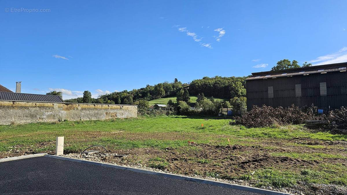 Terrain à SAINT-CHEF