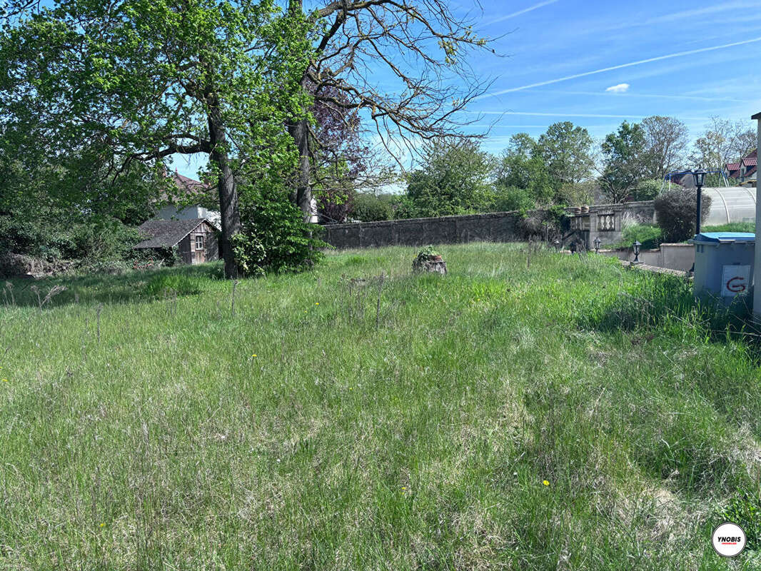 Terrain à LES MUREAUX
