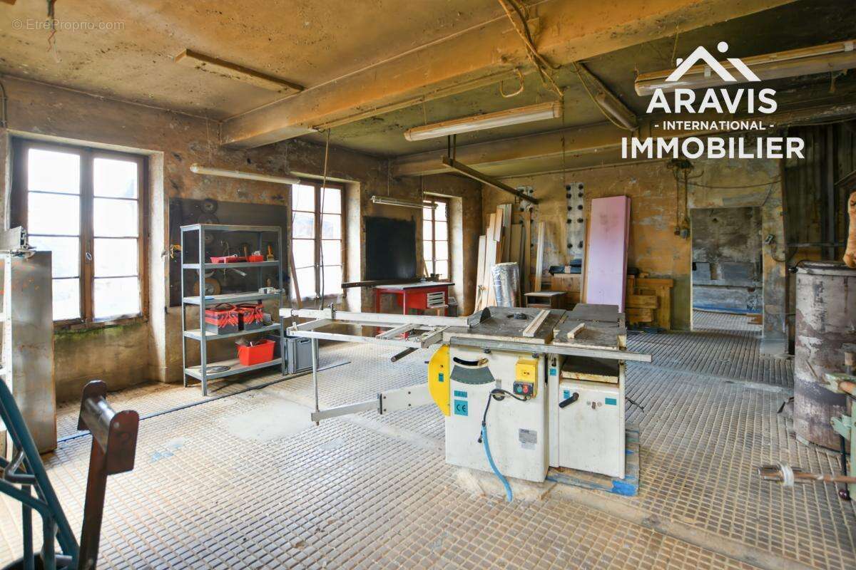 Maison à LA RIVIERE-ENVERSE