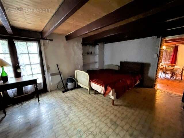 Maison à CHATEAUNEUF-DU-FAOU