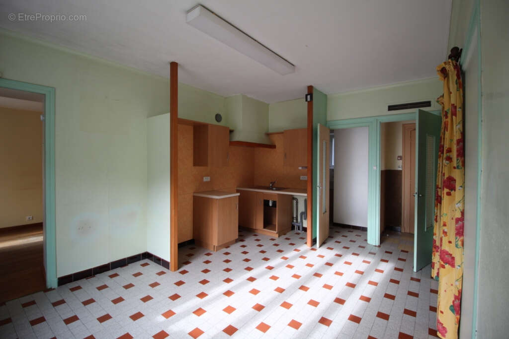 Maison à POULE-LES-ECHARMEAUX