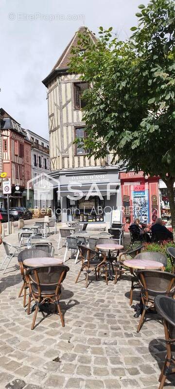 Photo 1 - Commerce à AUXERRE