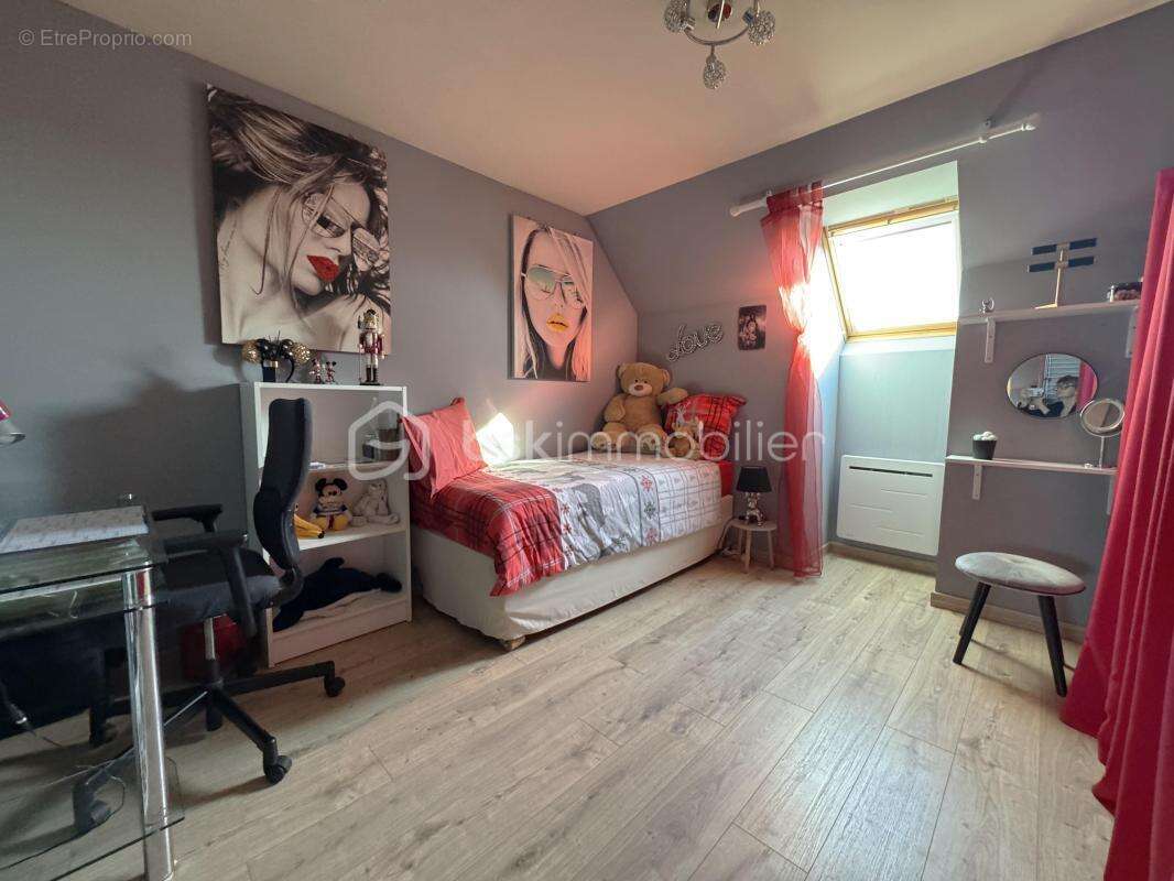 Maison à FONTENAY-LE-VICOMTE